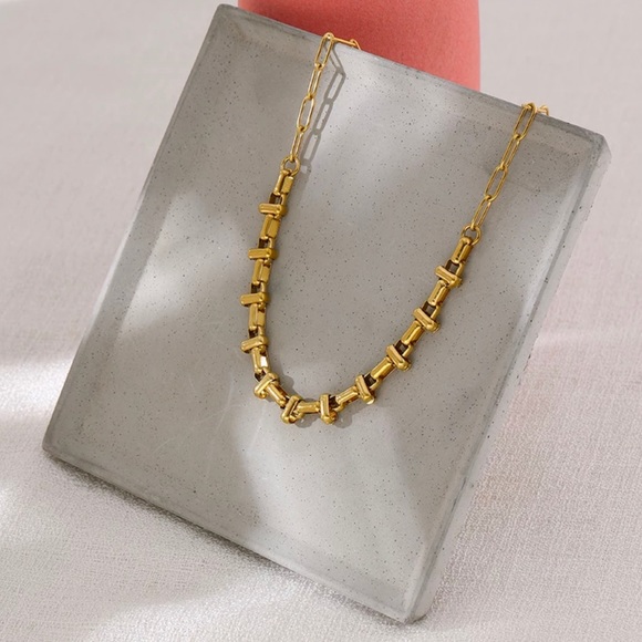 Women Stylish Stainless Steel Short Necklace - Picture 2 of 6